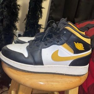 yellow black and white jordan 1s